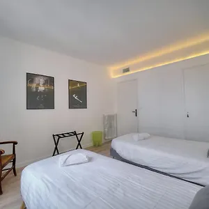 immogroom-spacious-3-room-apartment-garage-terrace-air.fr-provencehotel.com/